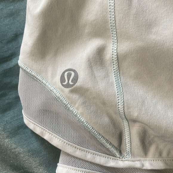 Lululemon NWOT Hotty Hot Light Blue High-Rise Lined 2.5” Shorts 4 - Picture 2 of 6